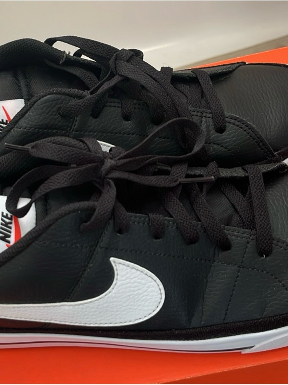 Nike Black and White Low-Top Men’s Sneakers